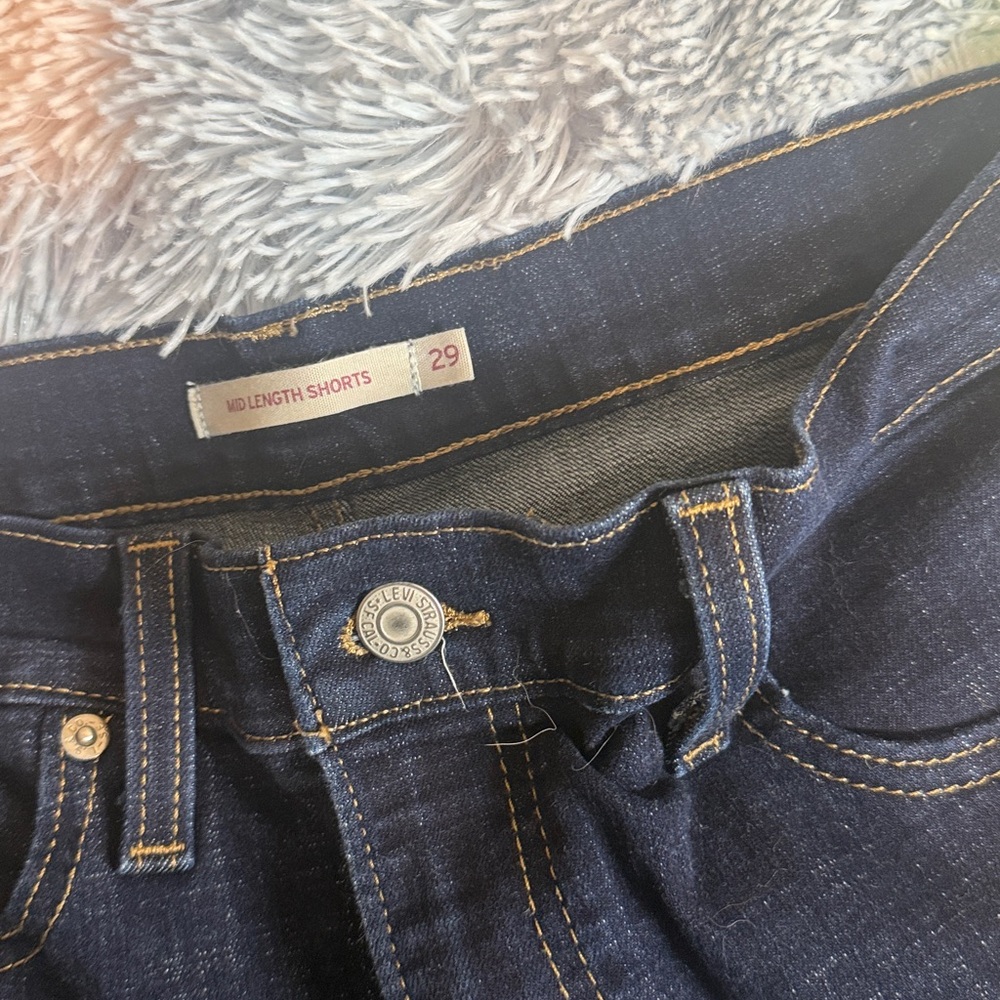 Women's Levi’s dark Blue Denim Shorts - Picture 2 of 4
